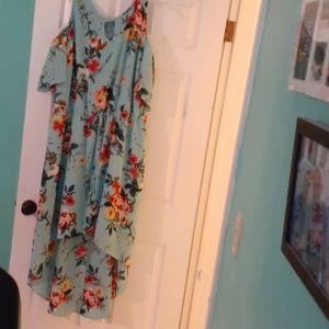 Dress, hi-low hem, cold shoulder sleeves.